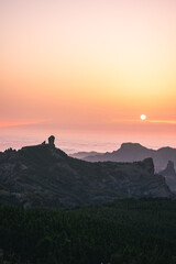 Atardecer en el Roque Nublo , en la isla de Gran Canaria