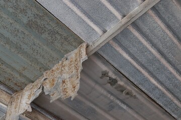 Roof insulation peel off from roof surface of roof became rusty
