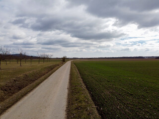 Naklejka premium Landschaftsfotos in Bayern mit Feldern und Wiesen bei Tageslicht fotografiert