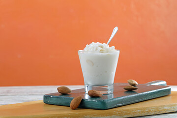 granita di ghiaccio con mandorle