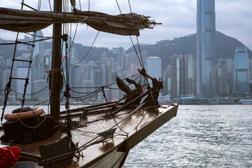 Junk boat at Victoria Harbour in Hong Kong　香港 ビクトリア・ハーバーのジャンク船