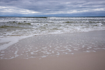 Obraz premium Dramatic view of a clam ocean