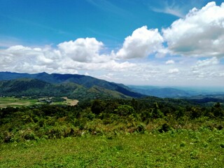 The geomorphology of hills and valeys