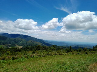 The geomorphology of hills and valeys