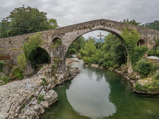 Fototapeta na wymiar peculiar stone bridge over a river