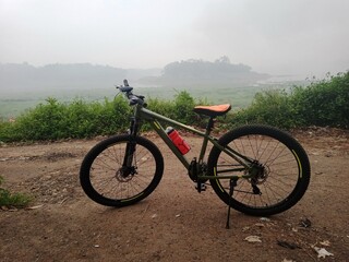 Obraz premium bicycle on the road in the mountain