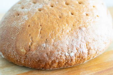 Brot auf einem Küchenbrett
