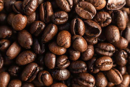 bright roasted coffee beans background © Regue