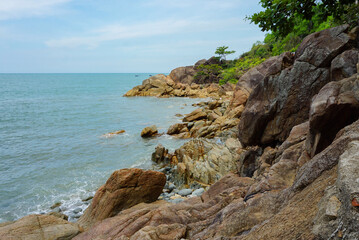 Fototapeta na wymiar Sunny day on a rocky beach in Vietnam