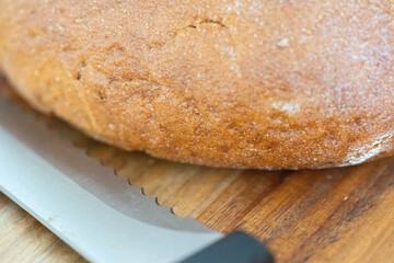 Brot auf einem Küchenbrett