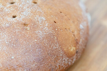 Brot auf einem Küchenbrett