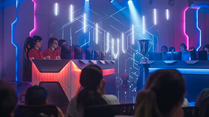 Esport Team of Professional Video Game Players Playing in Championship Arena. Cyber Games Tournament Event with Competing Gamers, Crowd of Fans. Online Streaming Entertainment. © Gorodenkoff
