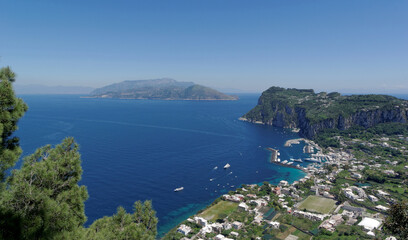 Fototapeta na wymiar Aussicht von Anacapri auf den Marina Grande von Capri