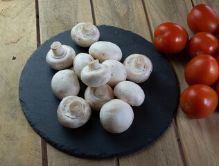 Champiñones, tomates canarios y pimiento verde italiano. Tres ingredientes indispensables en la dieta mediterránea
