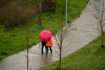 Vitoria (País Vasco) Primer día de temporal en el norte de España. Lluvia y frio. centro de la...