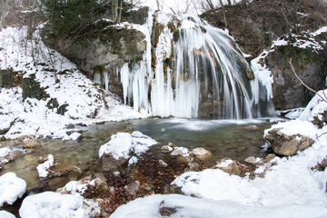 Obraz premium Waterfall in the snow