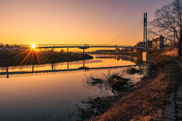 Brücke bei Sonnenuntergang