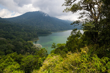 Obraz premium View of mountain lake