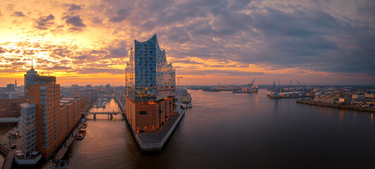 ein schöner Sonnenaufgang über Hamburg Deutschland
