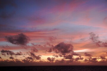 Sonnenaufgang über Ozean