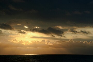 Sonnenaufgang über Ozean