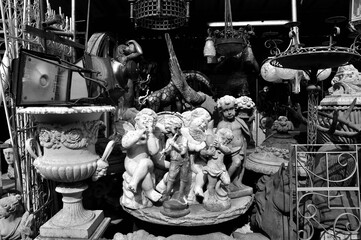 Antiquité/brocante Saint Ouen. Noir & Blanc.