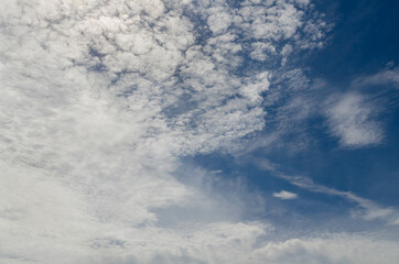 Naklejka premium Blue summer sky with beautiful clouds on it