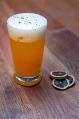 Bebida, coctel de naranja, espuma de limon para el verano