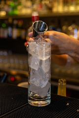 Una bebida refrescante a base de bebidas de verano