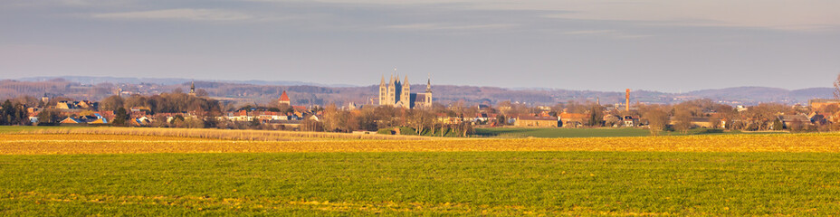 Panorama sur Tournai avec sa cath&eacute;drale, ville de Belgique