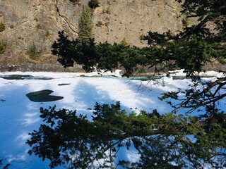 Naklejka premium Scenic view of Bow falls and the spectacular surrounding landscape