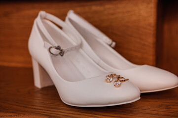 Obraz na płótnie Canvas Wedding accessories for the bride. Shoes, earrings, garter, perfume
