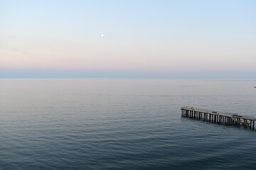 Fototapeta na wymiar beautiful landscape with sea and pier in the evening