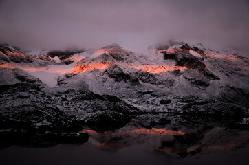 Fototapeta premium Amancer en nevado