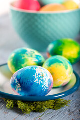 Obraz na płótnie Canvas easter eggs in a bowl