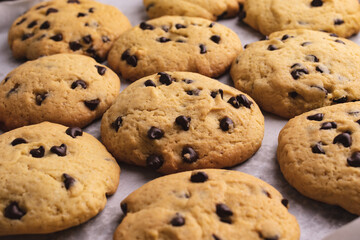 Galletas cookies recién horneadas.