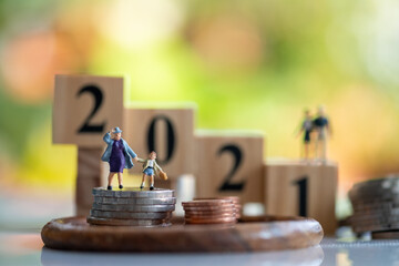 Miniature : Grandma and grandchild on coins and sticks 2021