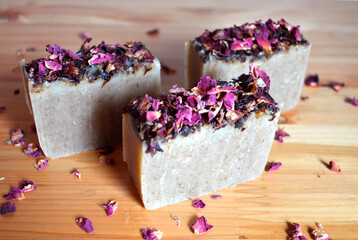 ローズの花びらの手作り石鹸