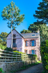 Fototapeta na wymiar Brittany, Ile aux Moines island in the Morbihan gulf, a typical cottage 