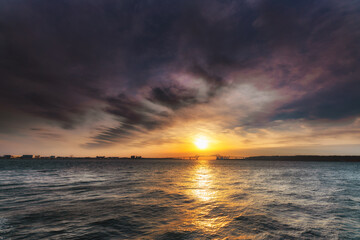 東京ゲートブリッジの朝日