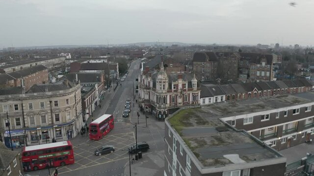 ROTATION SHOT OF EAST LONDON TRAFIC AT SUNSET