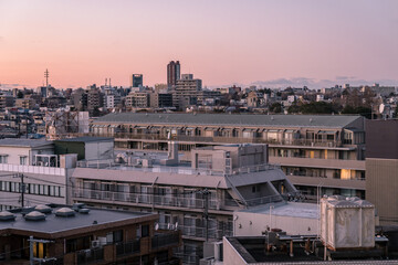 Fototapeta na wymiar 東京の風景：夕方の目黒区の都市風景、冬１