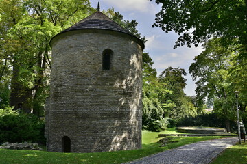 Fototapeta na wymiar Cieszyn, zabytkowa rotunda, wzgórze zamkowe, najstarszy kościół murowany w Polsce 