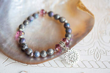 Fifth chakra symbol pendant bead bracelet