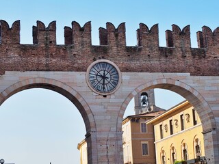 Piazza Bra, o più semplicemente la Bra, è la più grande piazza di Verona, situata nel suo centro storico - obrazy, fototapety, plakaty
