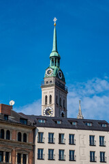 Obraz premium The parish church of St. Peter, one of Munich's most famous landmark