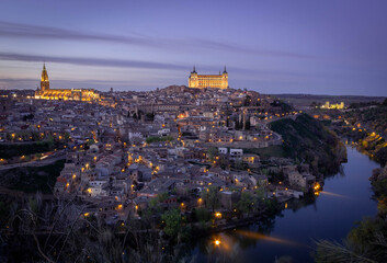 Obraz premium panoramica de la ciudad de Toledo (España)