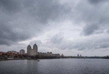 Obraz premium Cloudy landscape with dark sky on Obolon in Kyiv