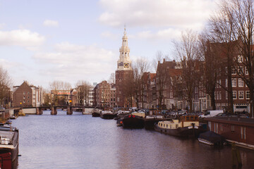Obraz premium Amsterdam canals and typical houses with clear spring skies, Holland, Netherlands