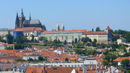 Naklejka na ściany i meble Panorama über Prag mit Blick auf die Burganlage